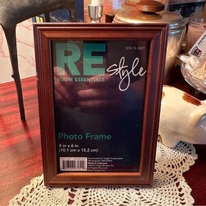 Room Essentials Mahogany Color Wood 4x6 Picture Frame Tabletop & Wall-Mountable